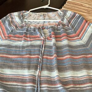 EUC tie front top with tassels and cinch-able sides size L